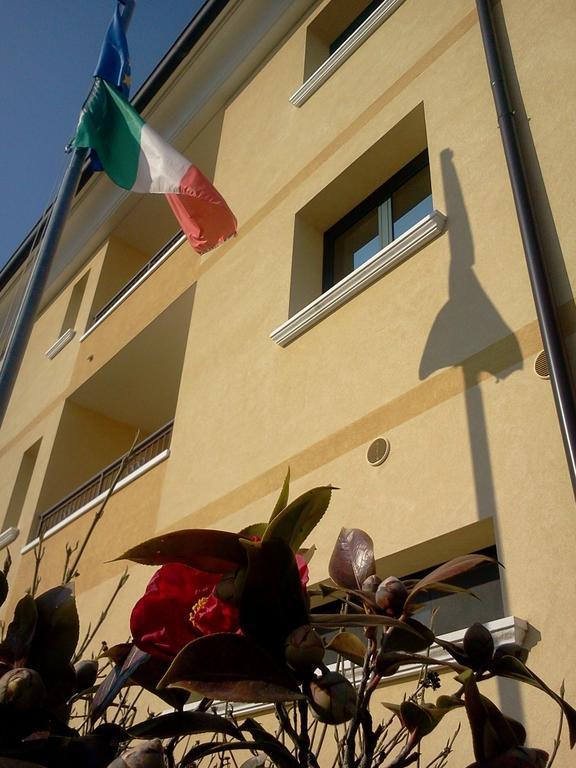 Albergo Al Portico Azzano Decimo ภายนอก รูปภาพ
