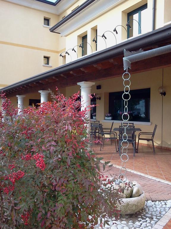 Albergo Al Portico Azzano Decimo ภายนอก รูปภาพ
